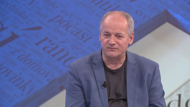 Covid se probudil, vidíme obrovský nárůst, tvrdí Prymula. Ve světě dominuje nová varianta