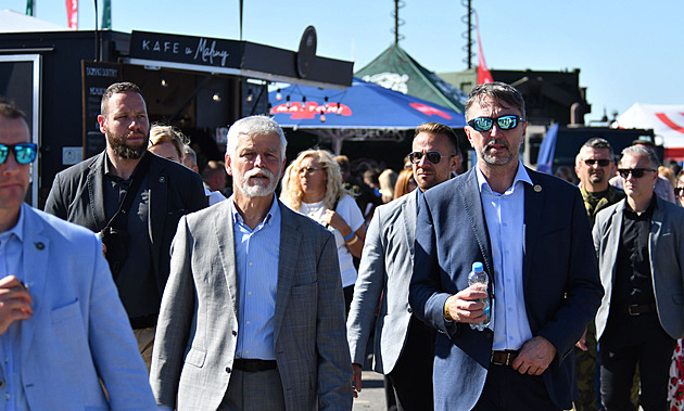 Prezident zahájil Dny NATO. Novinky ve výzbroji armády lákají do Ostravy tisíce lidí