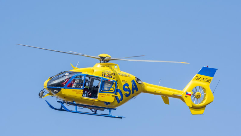 Čelní střet aut na Jindřichohradecku: Na místo míří policie, hasiči i záchranářský vrtulník