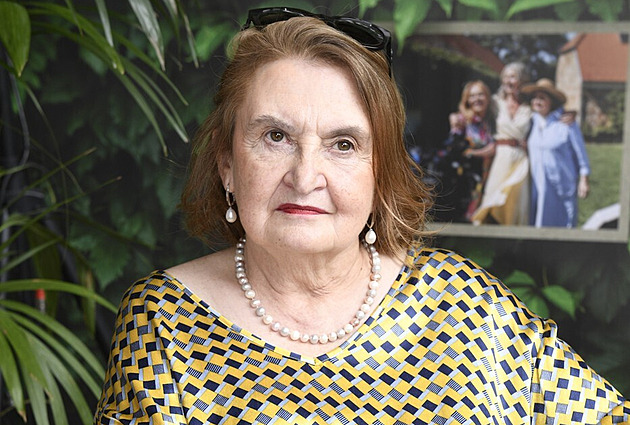 Pohřbívají ji. Herečka Holubová reaguje na zprávu o svém špatném zdravotním stavu