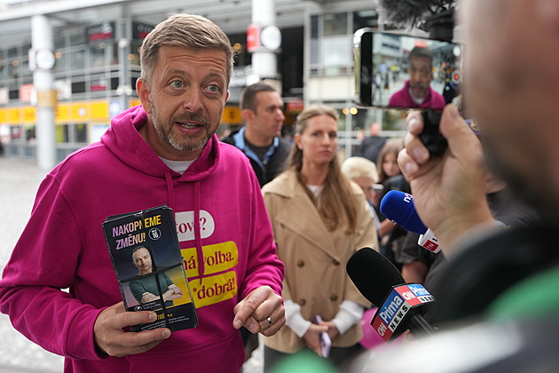 Už je to za hranou, hodnotil Rakušan dění v Gaze. Rozdával letáčky Pirátů