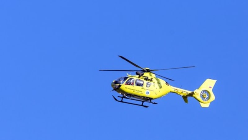 Dopravní kolaps na D5: U pumpy se srazily dva kamiony. Zasahoval záchranářský vrtulník