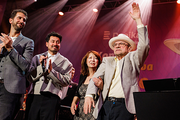 Jarda má narozeniny, my máme přání jediný. Uhlíř slavil osmdesátku koncertem