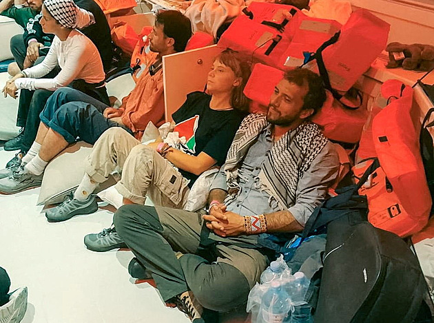 Kde je ta humanitární pomoc? Izraelci prohledali lodě Thunbergové, nic nenašli