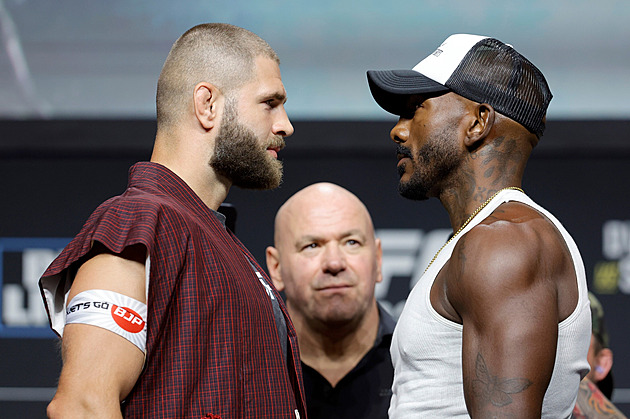 Zvláštní chování. Rivalové v UFC Procházku přehlížejí, ruský šampion jitří vášně