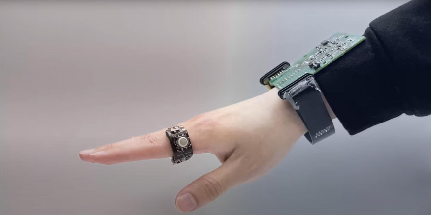 Japonci schovali počítačovou myš do prstenu. Váží pouze 5 gramů