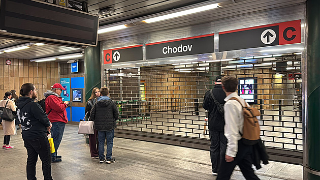 Metro C nejelo po celé délce a v obou směrech