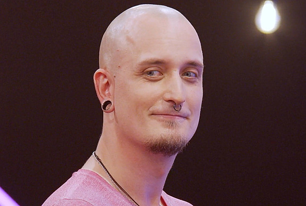 Ocitl se na hraně života. Po temném období hledá Jakub lásku v nahé seznamce