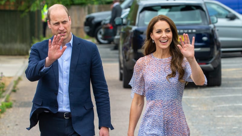 Kate a William vyhráli spor kvůli obtěžování na dovolené. Dotěrové se jim musejí omluvit