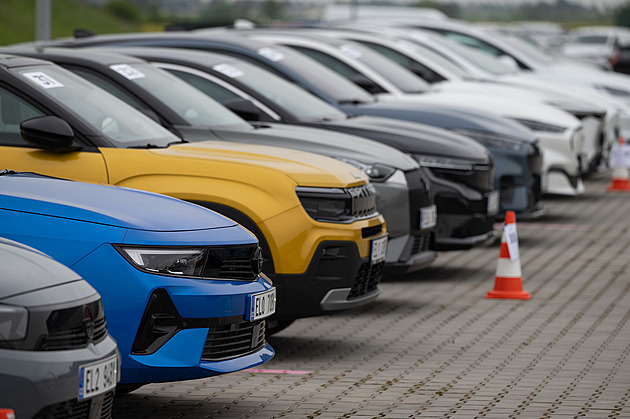 Průměrná cena ojetin je nejvyšší za deset let, prodeje i tak trhají rekordy