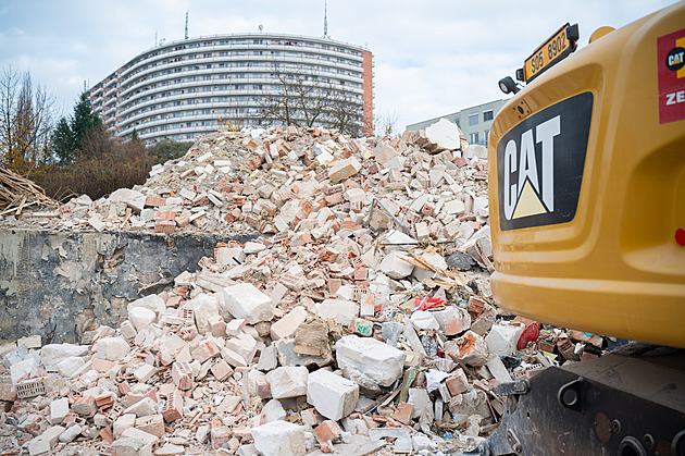 Zlínský symbol devadesátek mizí, ze Šmoulího města jsou hromady suti