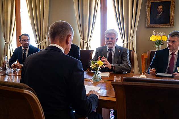 Čtyři na jednoho. Zákulisí schůzky na Hradě, po níž se neposunuli ani o píď
