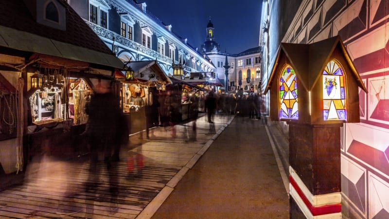 Adventní výlet do Drážďan potěšil české seniory. Giving Tuesday nám připomněl dobré skutky