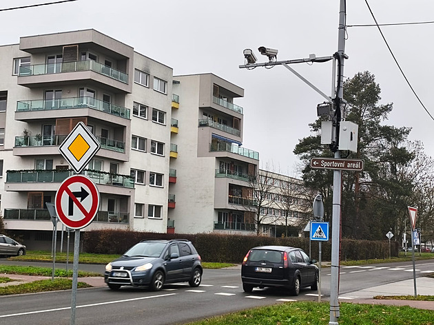 V Otrokovicích nohu z plynu, na hlavní ulici čtvrti Baťov měří rychlost nové radary