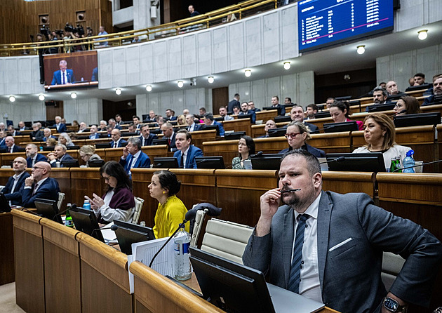 Slovenská vláda ustála hlasování o nedůvěře. Její poslanci ji podrželi všichni