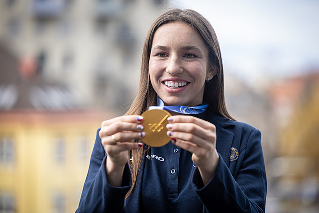 Medaile si už kousla do asfaltu, ale zatím drží, svěřila se v Liberci Maděrová