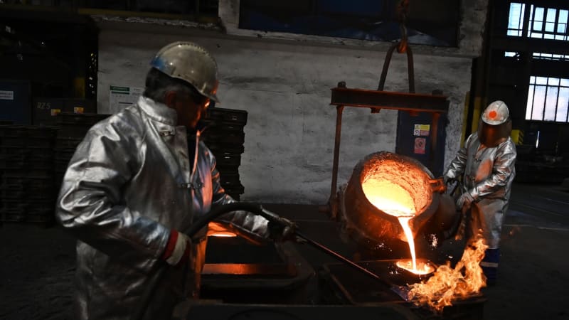 Dva muži se vážně popálili ve slévárně v Třinci. Pracovali s roztaveným kovem