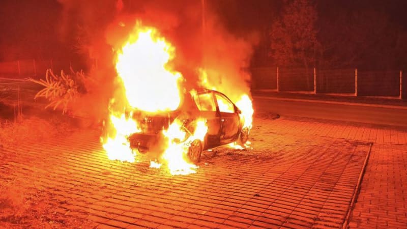 Žhářský útok na auto jihočeského zastupitele. Jde o politický atentát, je přesvědčen Veber