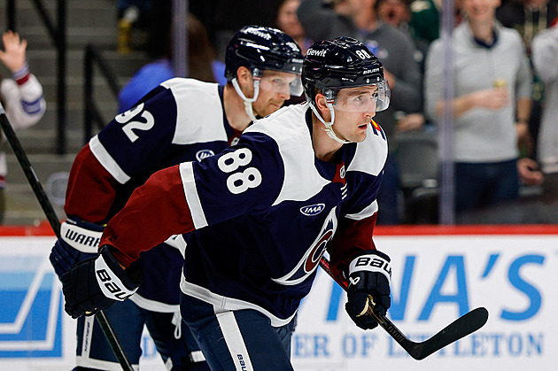 Nečas dvakrát skóroval, Pastrňák v poolympijském startu zapsal asistenci