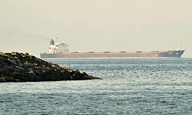 Doprava přes Hormuzský průliv je minimální, hrozí výrazné zdražení ropy