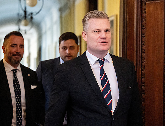 Turek má nejnižší stupeň prověrky. Splnil, že je plnoletý a dosud bez trestu