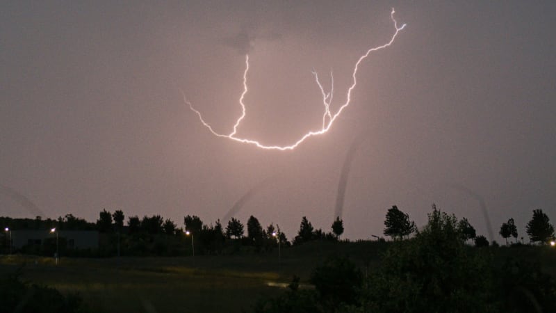 První bouřky udeří na Česko, jarní teploty ale vyletí k 17 °C. Sledujte RADAR, kdy dorazí