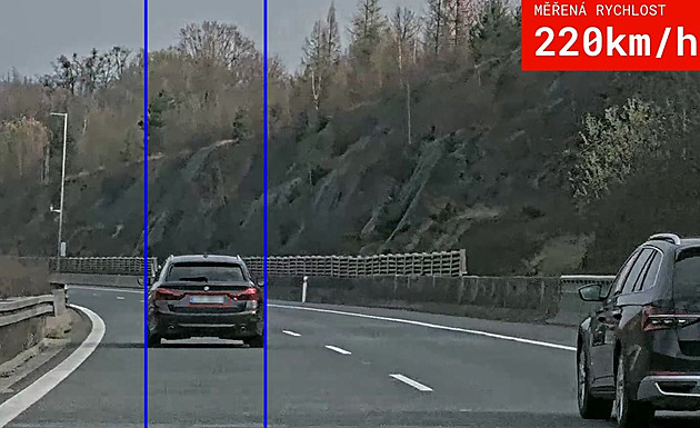 Šofér jel po dálnici 220 a přišel o řidičák, dalším dvěma hříšníkům zabavili auta