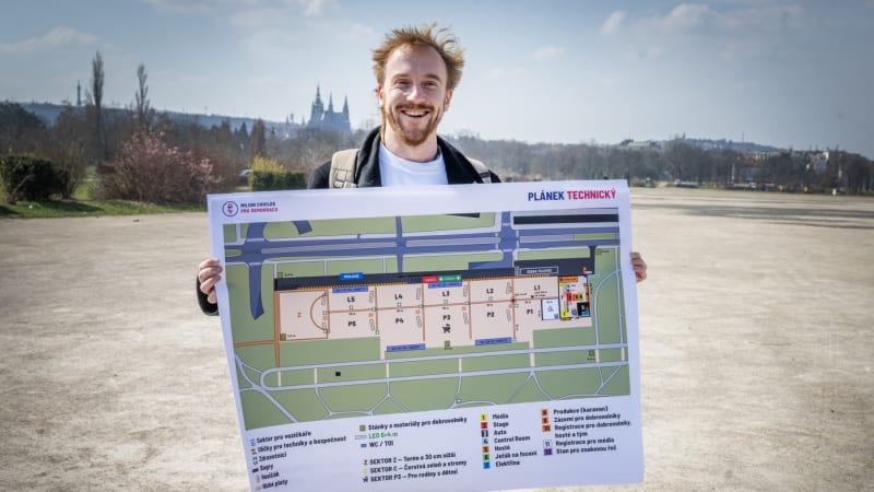 GLOSA: Jak naplnit vyčpělé Chvilky pro demokracii? Jít na Letnou pro zážitek nestačí