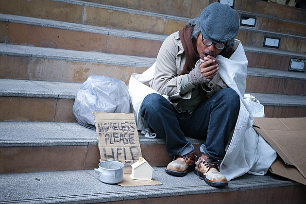 New York dává 6 750 dolarů na jednoho bezdomovce měsíčně. I tak zůstávají na ulici