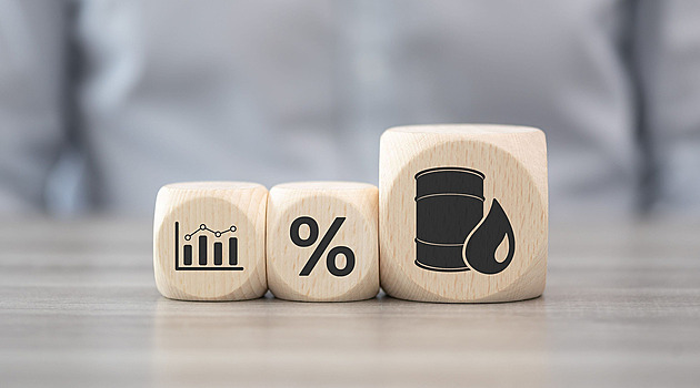 Ropný slovníček: proč zdražují paliva i bez války a kolik whiskey je v barelu