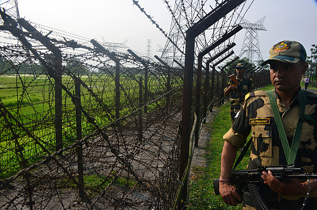 Jak bojovat proti migrantům z Bangladéše? Nasaďme krokodýly a hady, zvažuje Indie