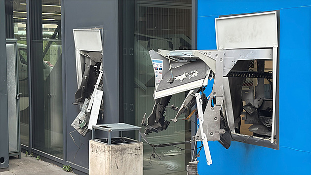 Policie zadržela čtyři muže, jsou podezřelí z výbuchu bankomatů a krádeže peněz v Praze