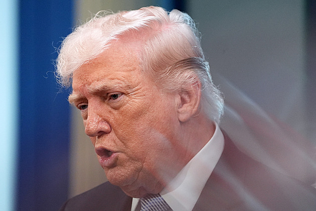 Trump nařídil zahájit blokádu Hormuzského průlivu. Írán obvinil z vydírání