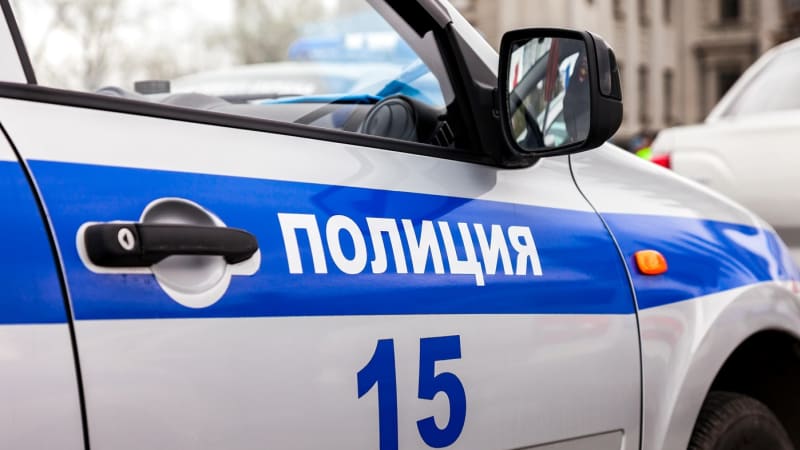 Opilá řidička se řítila Moskvou a demolovala auta, ukazují záběry. Jedna z obětí přišla o hlavu