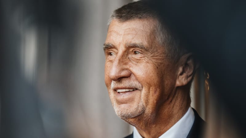 Babiš odmítá, že by Vystrčilovi zatrhl letadlo kvůli své cestě do Číny. Není v plánu, řekl