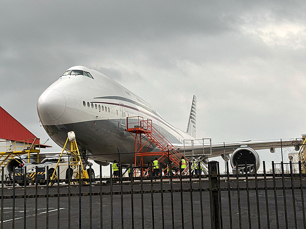 Darovaný boeing jako součást prezidentské flotily. USA finišují úpravy