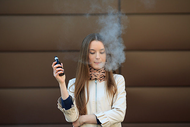 Čtvrtina mladistvých v Česku je závislá na nikotinu. A cigarety k tomu nepotřebují