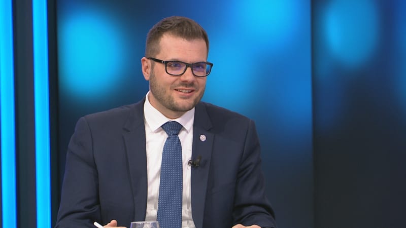 Budeme muset „dýchat“? nechápe poslankyně Ožanová. Krňanský cítí v kanceláři marihuanu