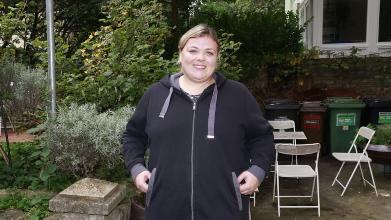 Herečka Lucie Polišenská žije s manželem na venkovském statku. Stala se z ní farmářka