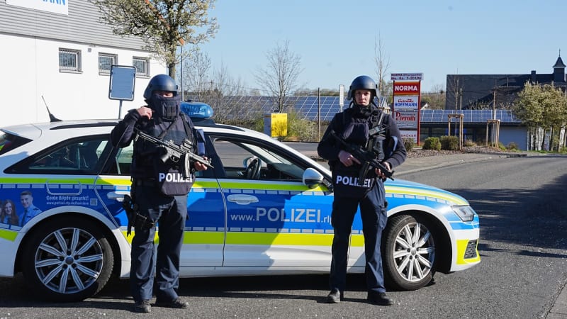 Polonahá ležela na dvoře. Skupina migrantů měla v Německu znásilnit 22letou ženu