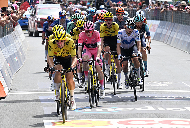Giro ONLINE: Vingegaard si jede pro triumf, za ním se bojuje o místa v top desítce