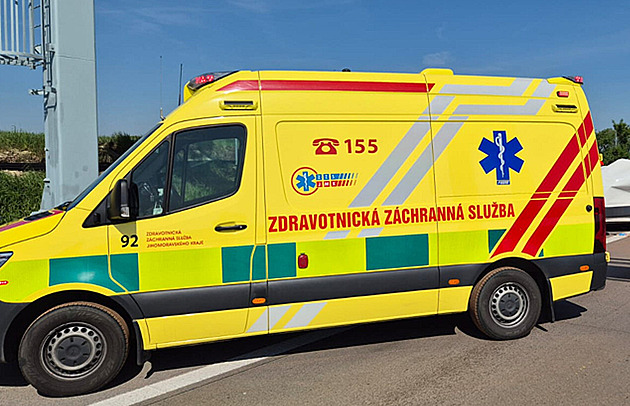 Dvě dopravní nehody uzavřely na Lounsku dálnici D7. Na místě byli záchranáři