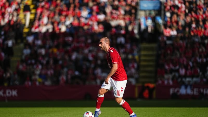 Dánský fotbalista Eriksen podruhé zkolaboval během zápasu. Utkání s Ukrajinou se nedohrálo