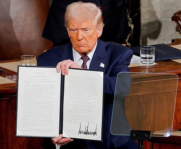 Kongres USA schválil dodatečných 70 miliard USD na Trumpovu deportační agendu