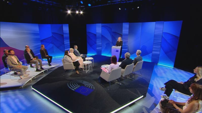 Prodáte i Pražský hrad? Vláda pod palbou kritiky kvůli Explosii, s opozicí se shodla i Konečná