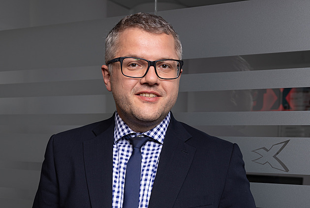 Letní paradox: svět na hraně, Češi jedou k moři. Analytik líčí, co ovlivní ceny dovolené