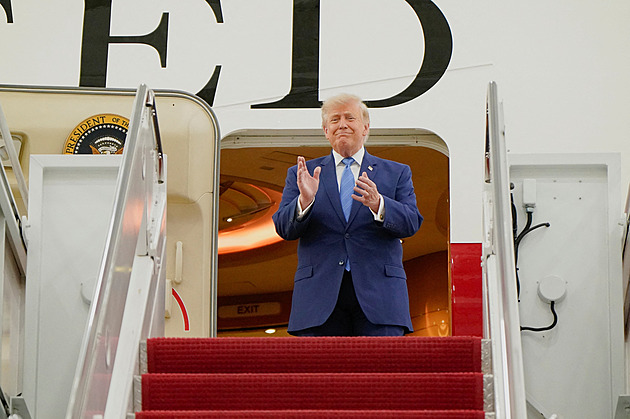 Trump odhalil nový prezidentský letoun Air Force One. Katarský dar vyvolává kritiku