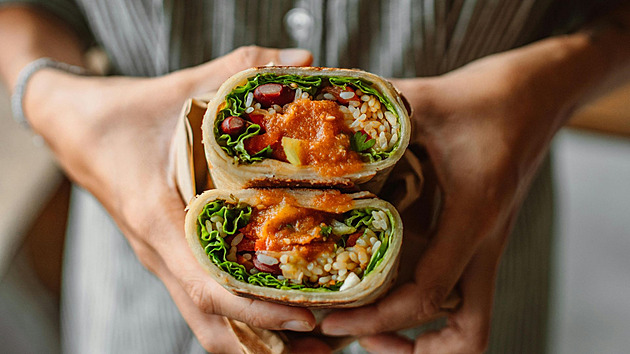 Pondělní dieta: 5 high-protein wrapů pod 500 kalorií, které zasytí na dlouhé hodiny