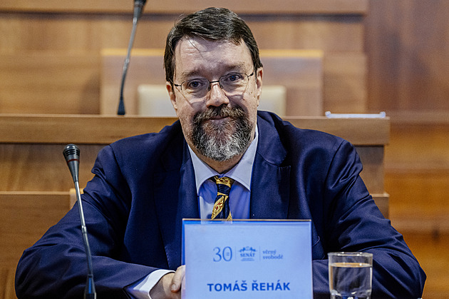 Senát v tajné volbě zvolil šéfa městské knihovny členem Rady České televize