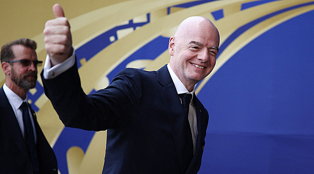 Infantino couvl. FIFA ustoupila od prodeje podílu z MS soukromým investorům